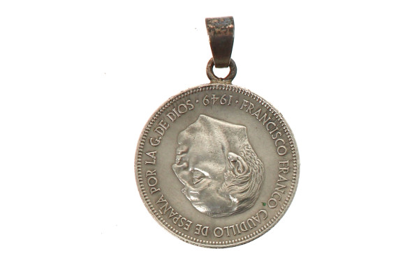 Pendentif franquiste constitué d'une mon