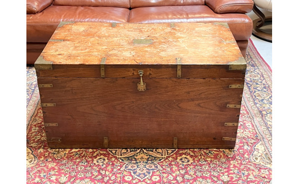 Grand coffre de marine ancien en bois et