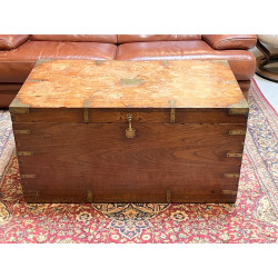 Grand coffre de marine ancien en bois et