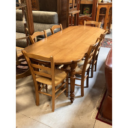 Table en chêne aux angles arrondis, fabr