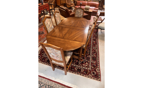 Belle table de salle à manger en chêne, 