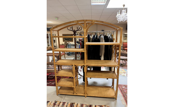 Etagère en rotin. H 184 x L 150 x P 38 c