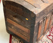 Malle ancienne en bois, ferrure et gainé