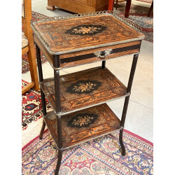 Petite table Napoléon III en placage, bo