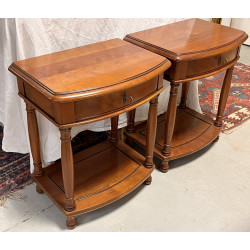 Paire de tables de chevet ouvrant à un t