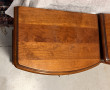 Paire de tables de chevet ouvrant à un t