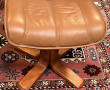 Repose-pied en cuir et bois