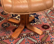 Repose-pied en cuir et bois