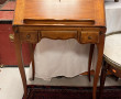 Petit bureau de pente ouvrant à un abatt
