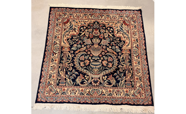 Tapis iranien carré en laine points noué