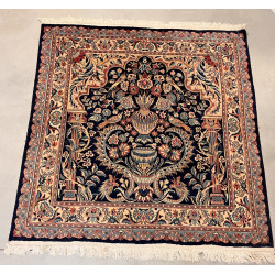 Tapis iranien carré en laine points noué