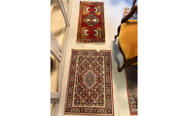 Petit tapis en laine points noués dans l