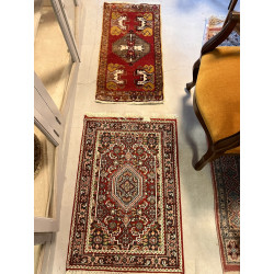 Petit tapis en laine points noués dans l