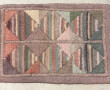 Lot de 4 petits tapis en laine à décor g