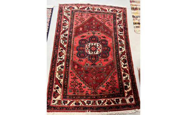 Tapis en laine points noués dans les ton