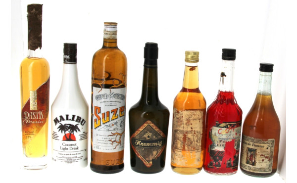 Lot de 7 bouteilles dont Pastis marin, M