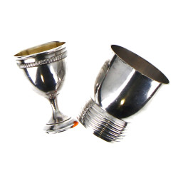 Coquetier en argent, poinçon minerve, dé