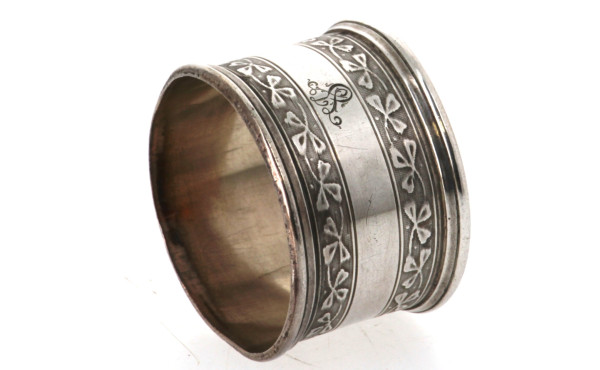 Anneau de serviette en argent, poinçon m