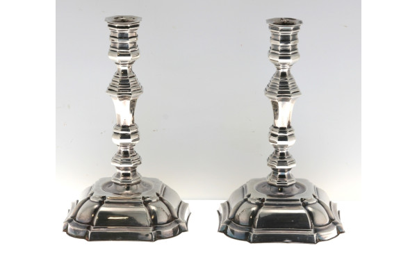 Paire de flambeaux anciens en métal arge
