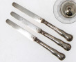3 couteaux à entremet, manches en argent
