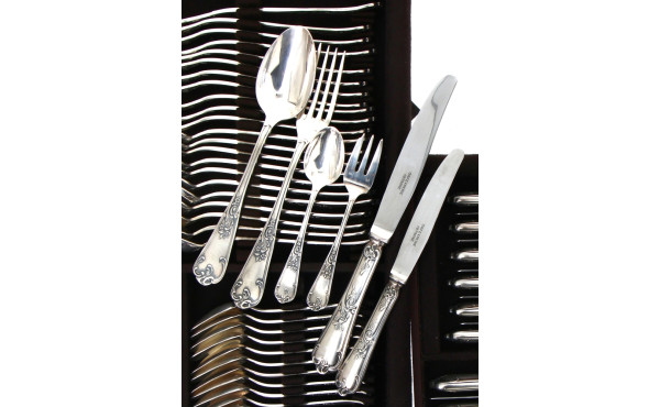 Ménagère en métal argenté de style Louis