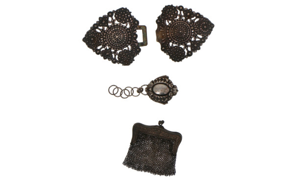 Petit porte-monnaie en argent et maille 