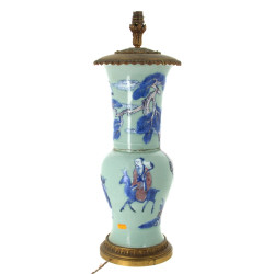 CHINE XVIIIème - Vase balustre "Yenyen" 