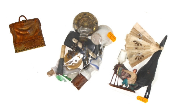 Petit lot d'objets anciens : éventail mi