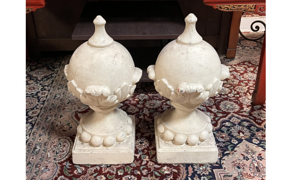 Paire de décorations de jardin en ciment