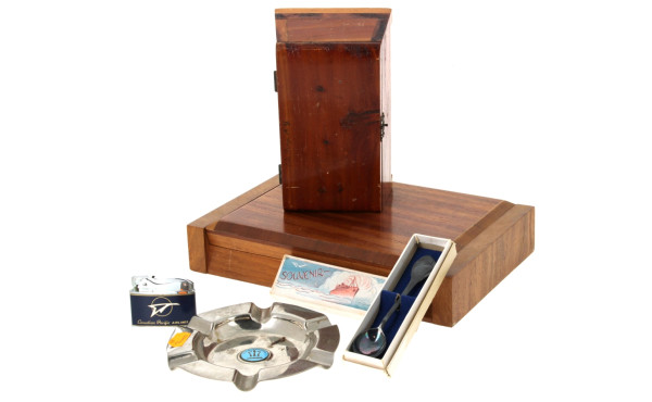 Lot d'objets publicitaires souvenirs: br