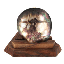 Veilleuse en nacre sculptée, base bois, 
