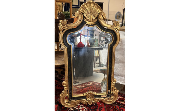 Miroir rocaille noir et or dans le goût 