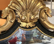 Miroir rocaille noir et or dans le goût 