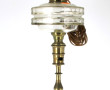 Lampe à pétrole ancienne à piètement lai