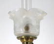 Lampe à pétrole ancienne à piètement lai