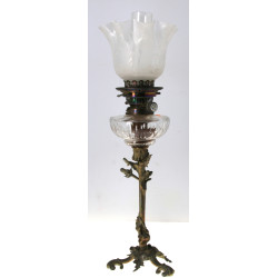 Lampe à pétrole ancienne à piètement en 