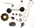 Lot de petits bibelots et bijoux anciens