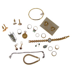 Petit lot de bijoux fantaisie dont bijou