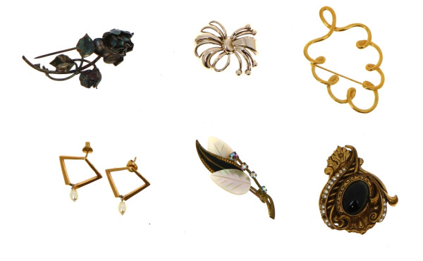 Lot de 5 broches fantaisie et une paire 