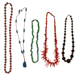 5 colliers fantaisie dont pierres, et un