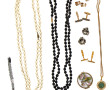 Lot de bijoux fantaisie dont 2 sautoirs,