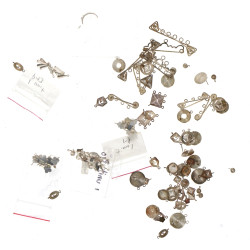 Petit stock de bijoux et éléments de bij