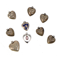 9 pendentifs en argent en forme de cœurs