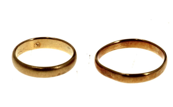 Deux alliances en or jaune 18 carats, pl