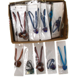 Environ 40 pendentifs en verre dans le g