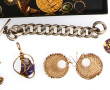 Lot de bijoux fantaisie divers dont bijo
