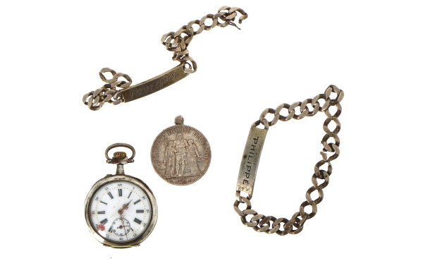 Lot comprenant 2 gourmettes en argent (p