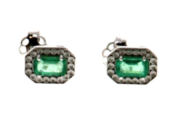 Paire de BO en or gris 750ème et émeraud