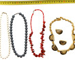 Lot de colliers fantaisie dont une parur