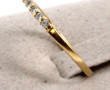 1/2 alliance en or 18 cts sertie de peti